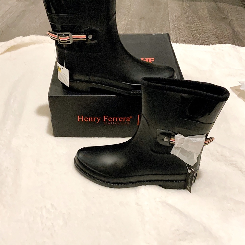 New (with tags and box) Henry Ferrera boots.